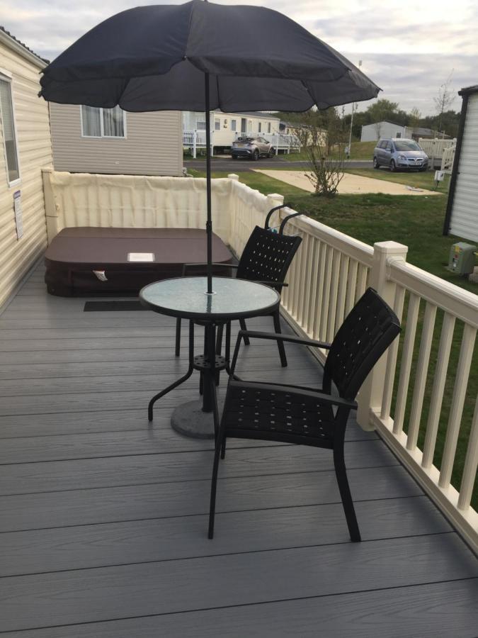 Calypso Hot Tub Breaks Tattershall Lakes Pet Friendly المظهر الخارجي الصورة