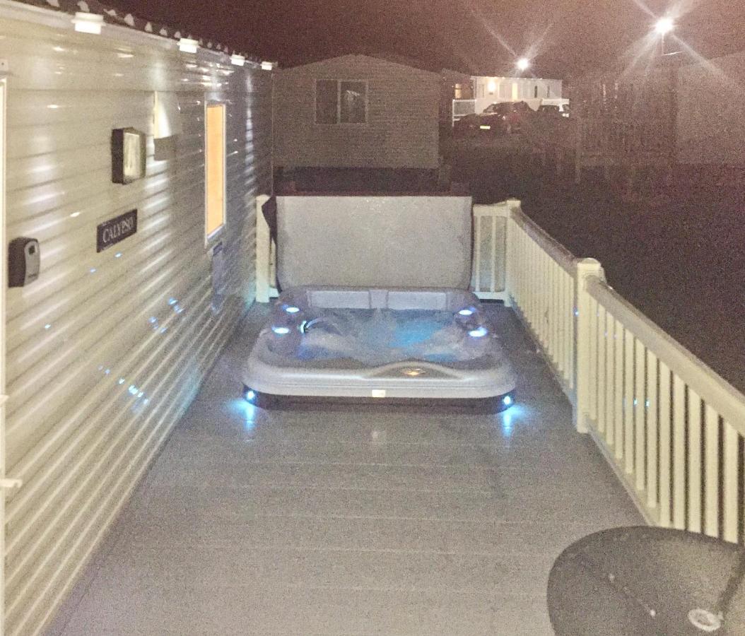 Calypso Hot Tub Breaks Tattershall Lakes Pet Friendly المظهر الخارجي الصورة