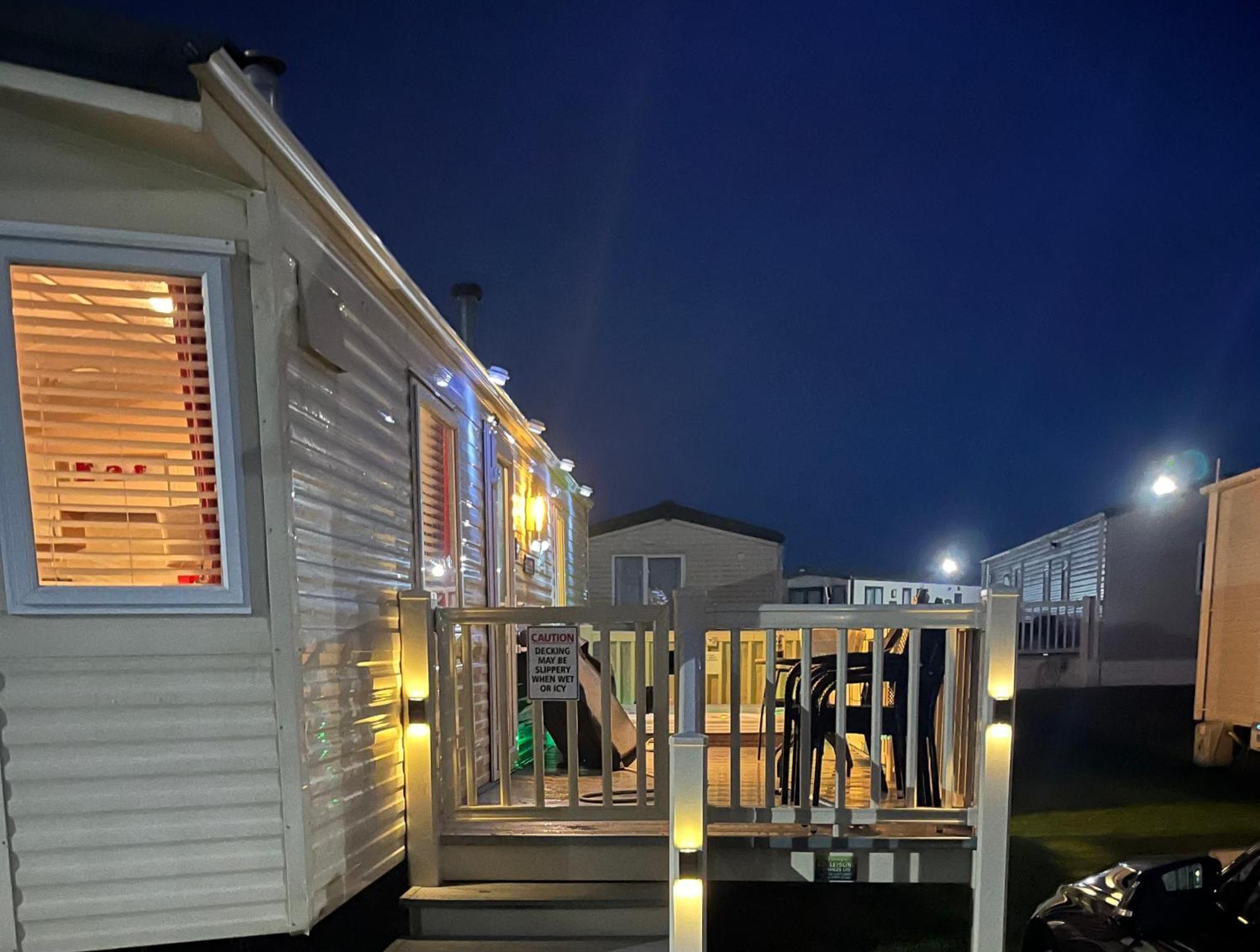 Calypso Hot Tub Breaks Tattershall Lakes Pet Friendly المظهر الخارجي الصورة