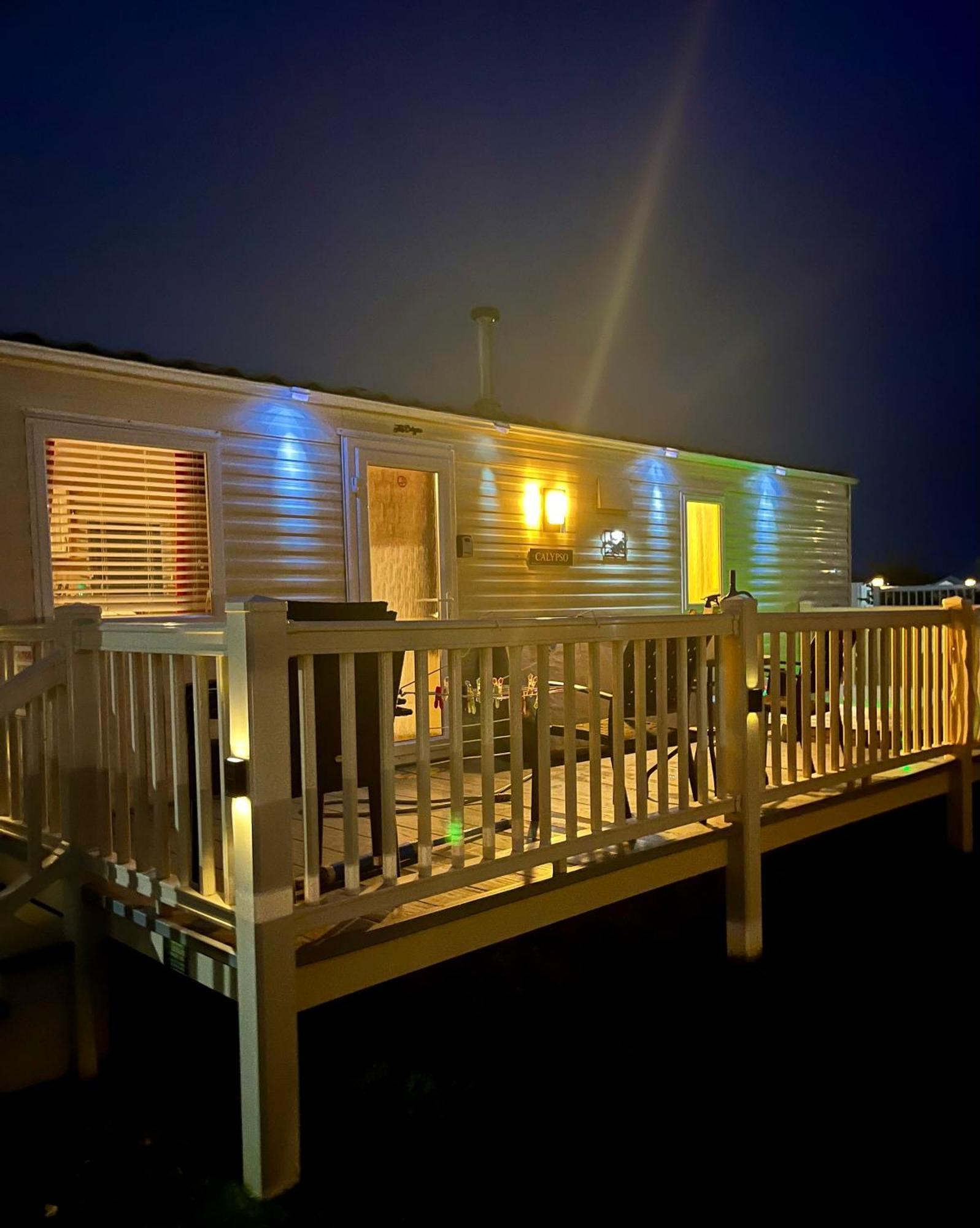 Calypso Hot Tub Breaks Tattershall Lakes Pet Friendly المظهر الخارجي الصورة